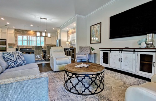 Redington Beach Condo | Condo walk to the beach, WiFi, AC, washer/dryer - snowbirds OK