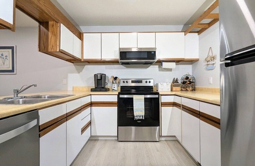 South Haven House | Condo with a pool near Beaches, Bars, & Downtown