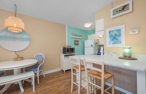 Duck Condo | Condo with a short walk to Duck and Colony By the Sea amenities