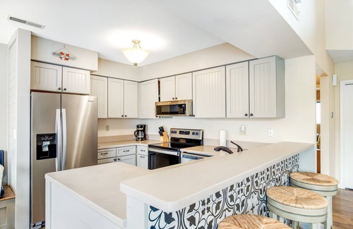 Fenwick Island Condo | Condo with central AC, private W/D & free WiFi - shared pool