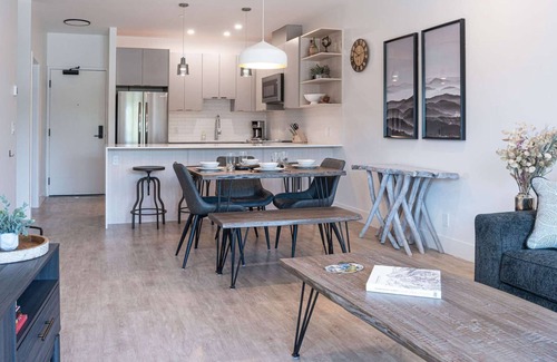 Revelstoke Condo | Condo with Hot Tub - Slopes and Greens