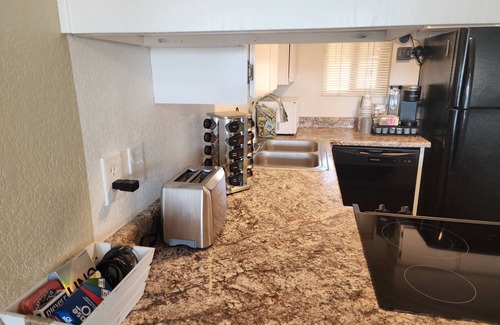 Lake Havasu City Condo | Condo with lake views, walking distance to the London Bridge, shops& restaurants