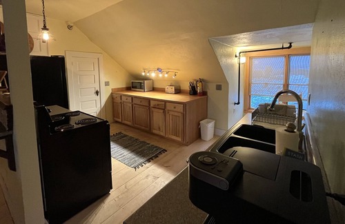Stevensville Condo | Condo with Mountain Views - 3rd floor of Historic Stevensville Hotel