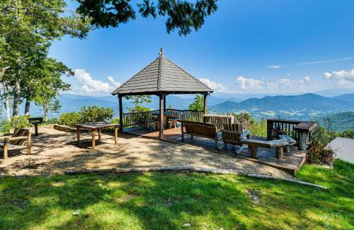 Mountain Air Apartment | Condo with Private Balcony 6 Mi to Pisgah NF!
