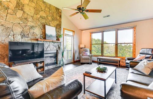 Mountain Air Apartment | Condo with Private Balcony 6 Mi to Pisgah NF!
