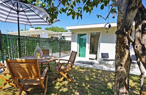 Thousand Oaks House | Conejo Oaks Lovely 2BR Guesthouse with Backyard