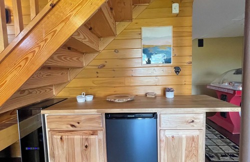 Geneva House | Conesus Log Cabin, Cozy Log Cabin on the Wine Trail