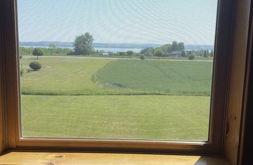 Geneva House | Conesus Log Cabin, Cozy Log Cabin on the Wine Trail