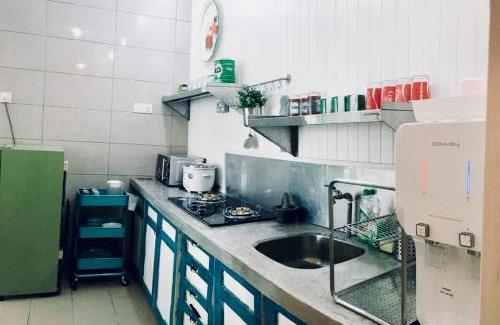 Putrajaya Apartment | Conezion IOI Putrajaya (Rustic Suite, 3 Bedrooms, 2 Baths, WiFi, Pool & City View) by MRK