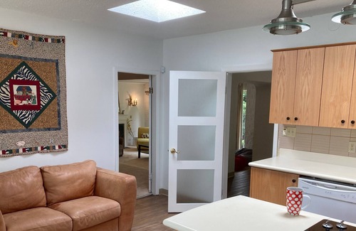 Oakridge House | Conference and Self-Isolation Paradise in Kerrisdale/Oakridge