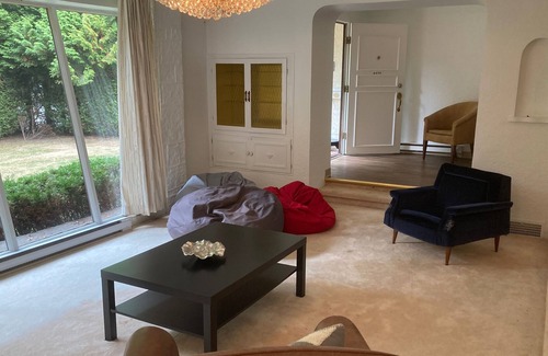 Oakridge House | Conference and Self-Isolation Paradise in Kerrisdale/Oakridge