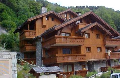Meribel Village Apartment | Confort et commodités à Méribel Village, 3 chambres, balcon sud, parking couvert, à 150m des remontées - FR-1-180-528