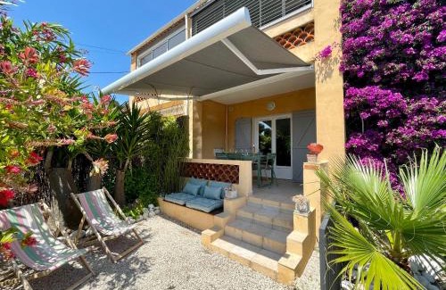 Sanary-sur-Mer Apartment | Confortable T2 vue mer avec terrasse aménagée et parking privé, plage et port à pied