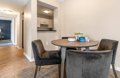 Ludlam Apartment | CONGRATS! You’ve found a large2BR apt w/high-end appliances in a prime location!