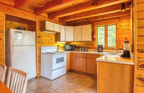 Rangeley House | 🐾Connaughton - Private log home along the South Shore of Rangeley Lake, dog friendly