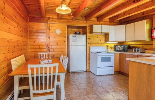 Rangeley House | 🐾Connaughton - Private log home along the South Shore of Rangeley Lake, dog friendly