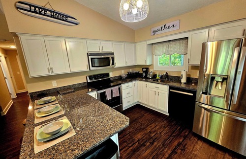 Conneaut Lakeshore Cottage | Conneaut Getaway - with hot tub and rustic fire pit