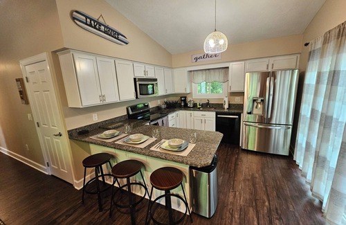 Conneaut Lakeshore Cottage | Conneaut Getaway - with hot tub and rustic fire pit