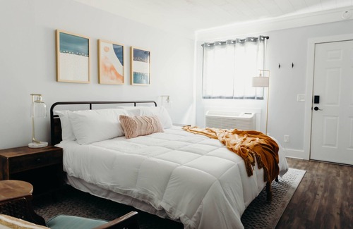 Byrdstown Hotel | Conner Room Lakeside Inn at Dale Hollow - newly renovated near Dale Hollow Lake!