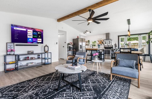 Willis House | Conroe Lakefront Retreat w/boat dock, kayaks, games, wave runner & boat lift