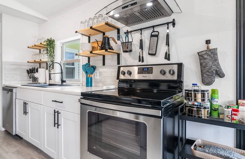 Willis House | Conroe Lakefront Retreat w/boat dock, kayaks, games, wave runner & boat lift