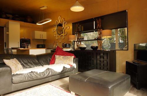 Mangere Bridge Apartment | Container Cottage Auckland Airport