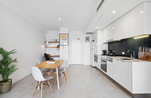 Fortitude Valley Apartment | Contemporary 1-Bed with Pool Near Brisbane River