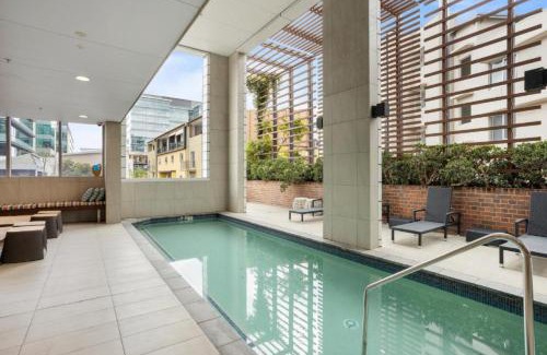 Fortitude Valley Apartment | Contemporary 1-Bed with Pool Near Brisbane River