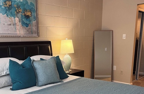 Northeast Reno Condo | Contemporary 1st Floor Condo w/Community Pool! Minutes from Downtown Reno & UNR!