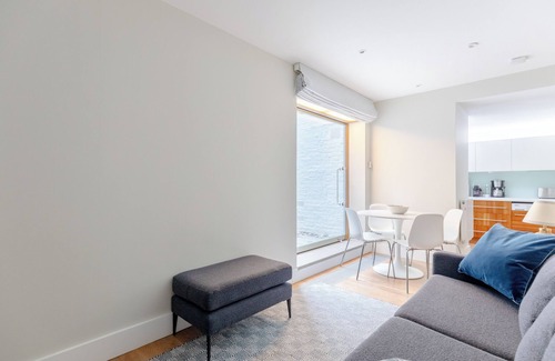 Warwick Apartment | Contemporary 2BD Flat - 1 Min to Pimlico Station!