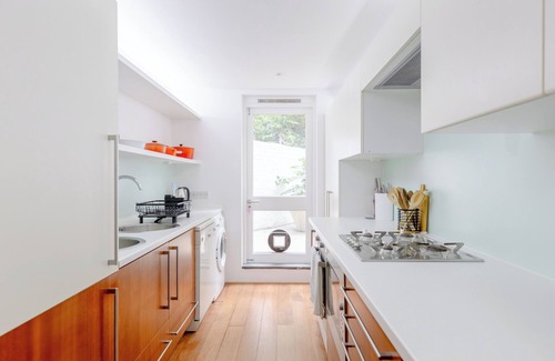 Warwick Apartment | Contemporary 2BD Flat - 1 Min to Pimlico Station!