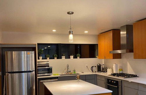 Judkins Park House | Contemporary 2BR Townhouse near Downtown Seattle