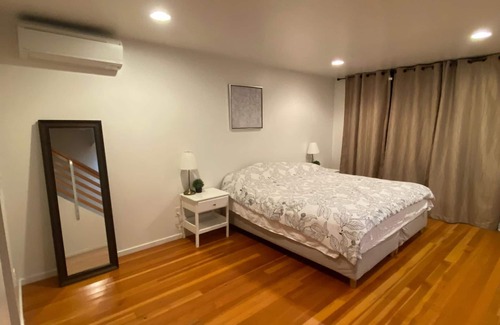 Judkins Park House | Contemporary 2BR Townhouse near Downtown Seattle