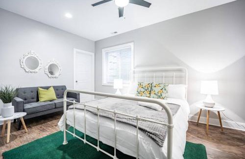 Fountain Square House | Contemporary 2BR2BA w-King - Den - Private Entry-Yard