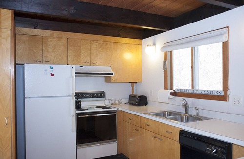 Wellfleet House | Contemporary 3 bdrm house, walk to village, close to ocean and ponds