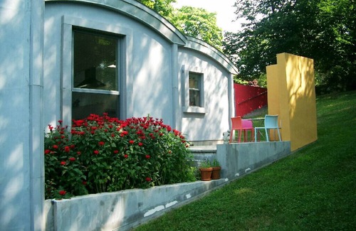 Woods Hole House | Contemporary 3 bdrm with lots of living space and a large patio for entertaining