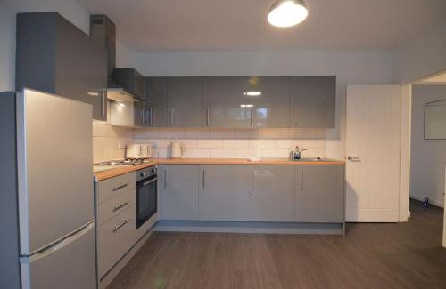 Kirkcaldy Apartment | Contemporary 3 Bedroom Flat