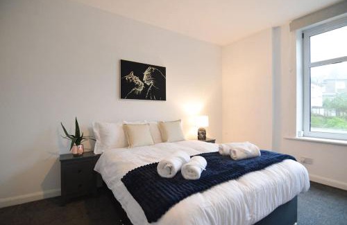 Kirkcaldy Apartment | Contemporary 3 Bedroom Flat