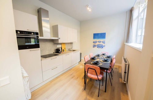 Nieuwe Werk Apartment | Contemporary 3BDR Apartment WS