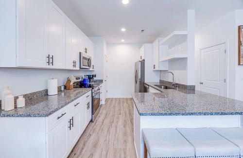 Dunean House | Contemporary 3BR Condo: Quick Drive to Downtown