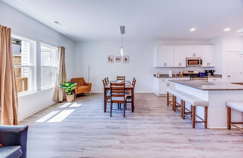 Dunean House | Contemporary 3BR Condo: Quick Drive to Downtown