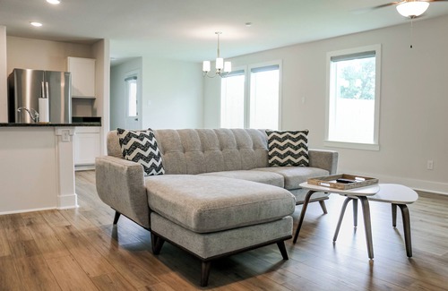 Barker House | Contemporary 3BR Home for 30+ Days