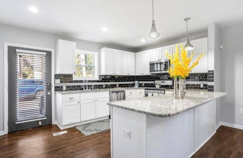 Atlanta House | Contemporary 3BR Home with Private Hot-Tub