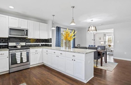 Atlanta House | Contemporary 3BR Home with Private Hot-Tub