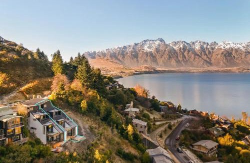 Sunshine Bay House | Contemporary 4 Bedroom House with Stunning View