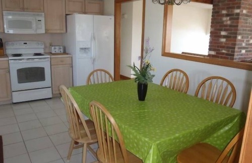 Eastward Look House | Contemporary 5 Bedroom Home .Easy walk to the beach. Central air
