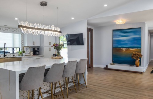 Woodland Hills House | Contemporary amazing House W/Big yard@ heart of LA