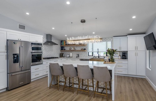 Woodland Hills House | Contemporary amazing House W/Big yard@ heart of LA