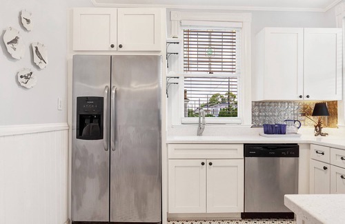 Dixon Park Condo | Contemporary and Cozy by the Park | Heated Pool Access