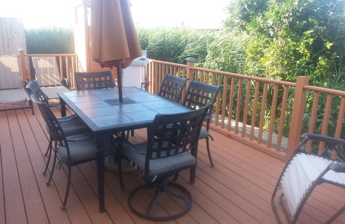 Ocean Bay Park House | Contemporary Beach House with Vaulted Ceilings and Lots of Sunshine